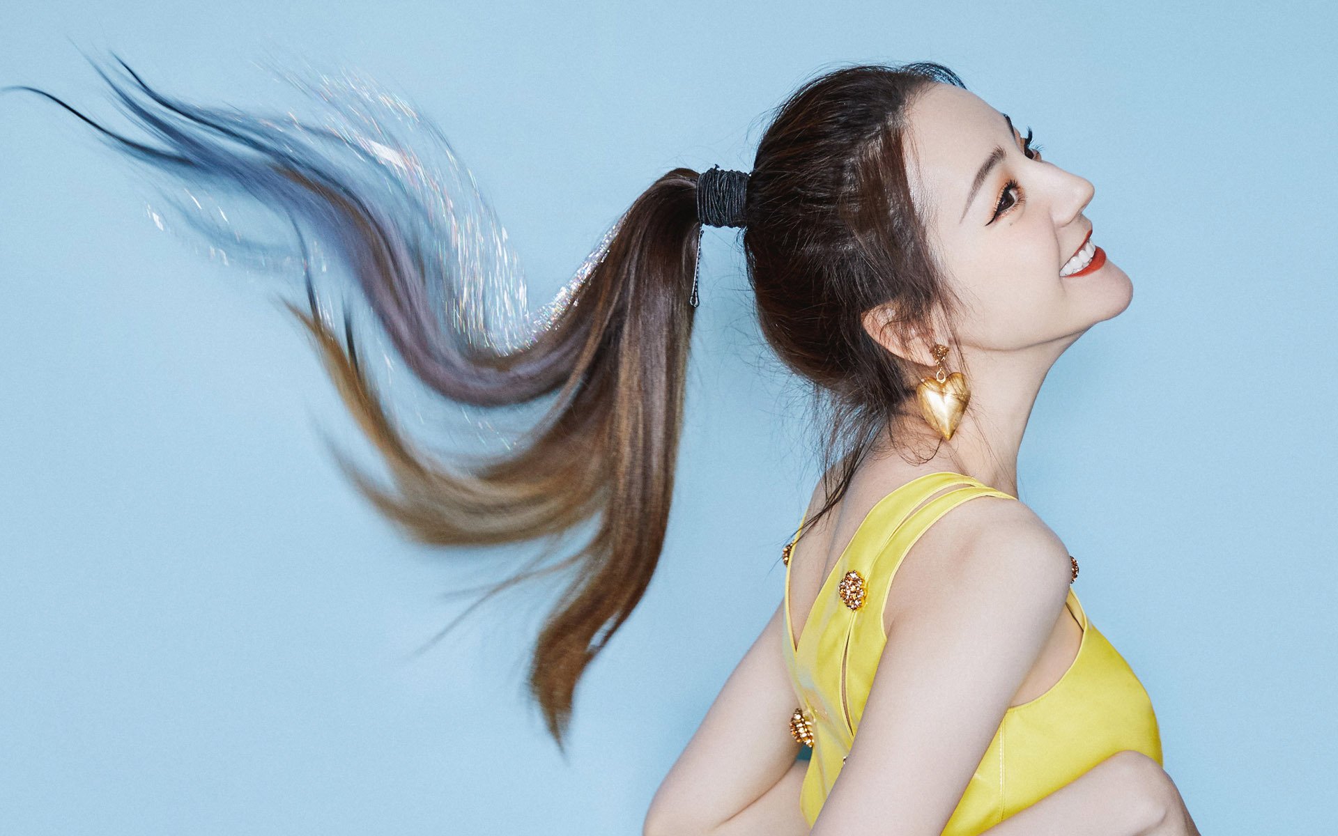 APP下载 LY Sports-_泉水越野跑：水润身体，净化心灵_，骑行在泉水小镇下坡有点陡