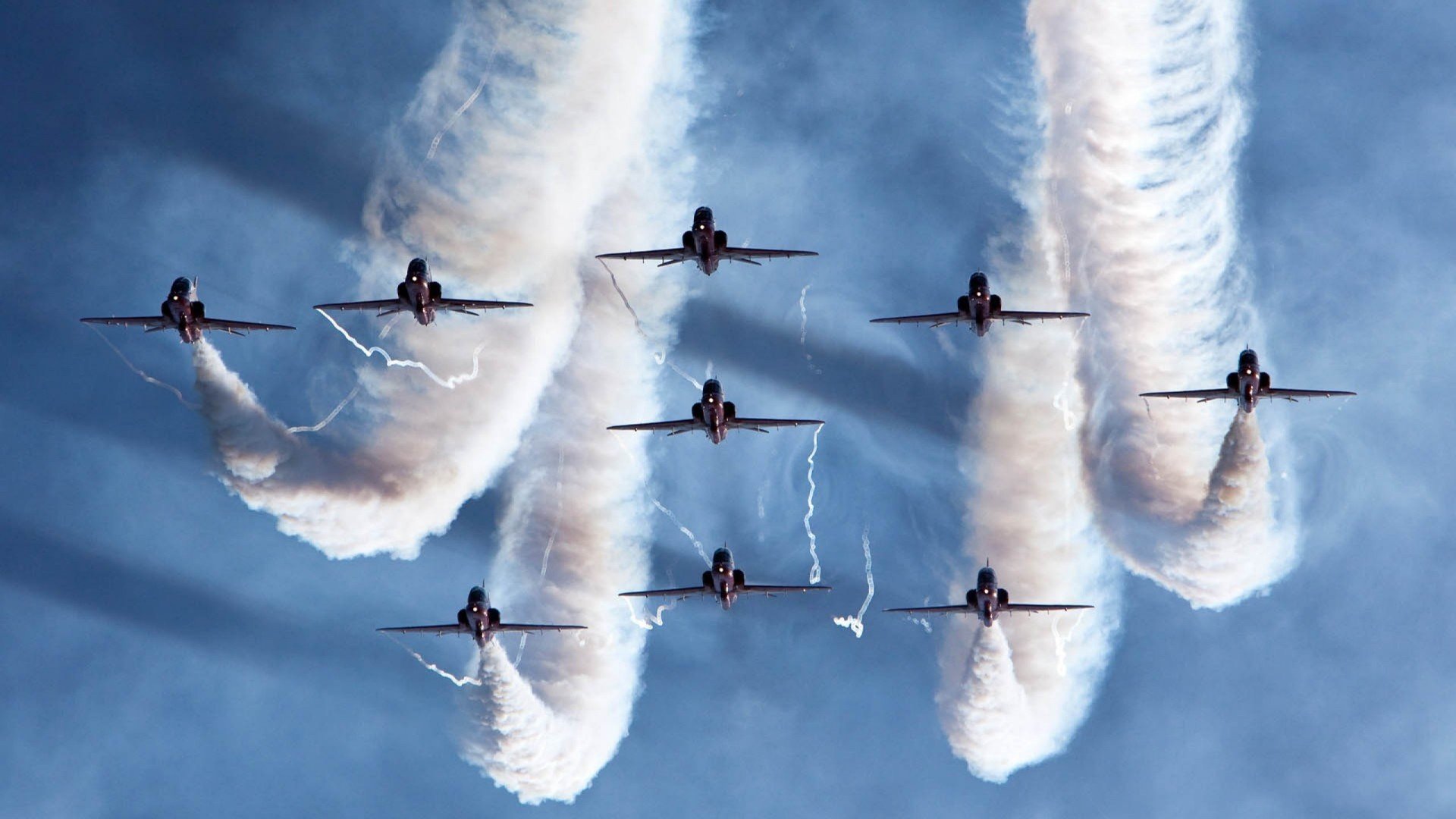 特色篮球文化与城市夜景相结合,建设“夜间体育新地标”,关于夜间篮球场的环境描写