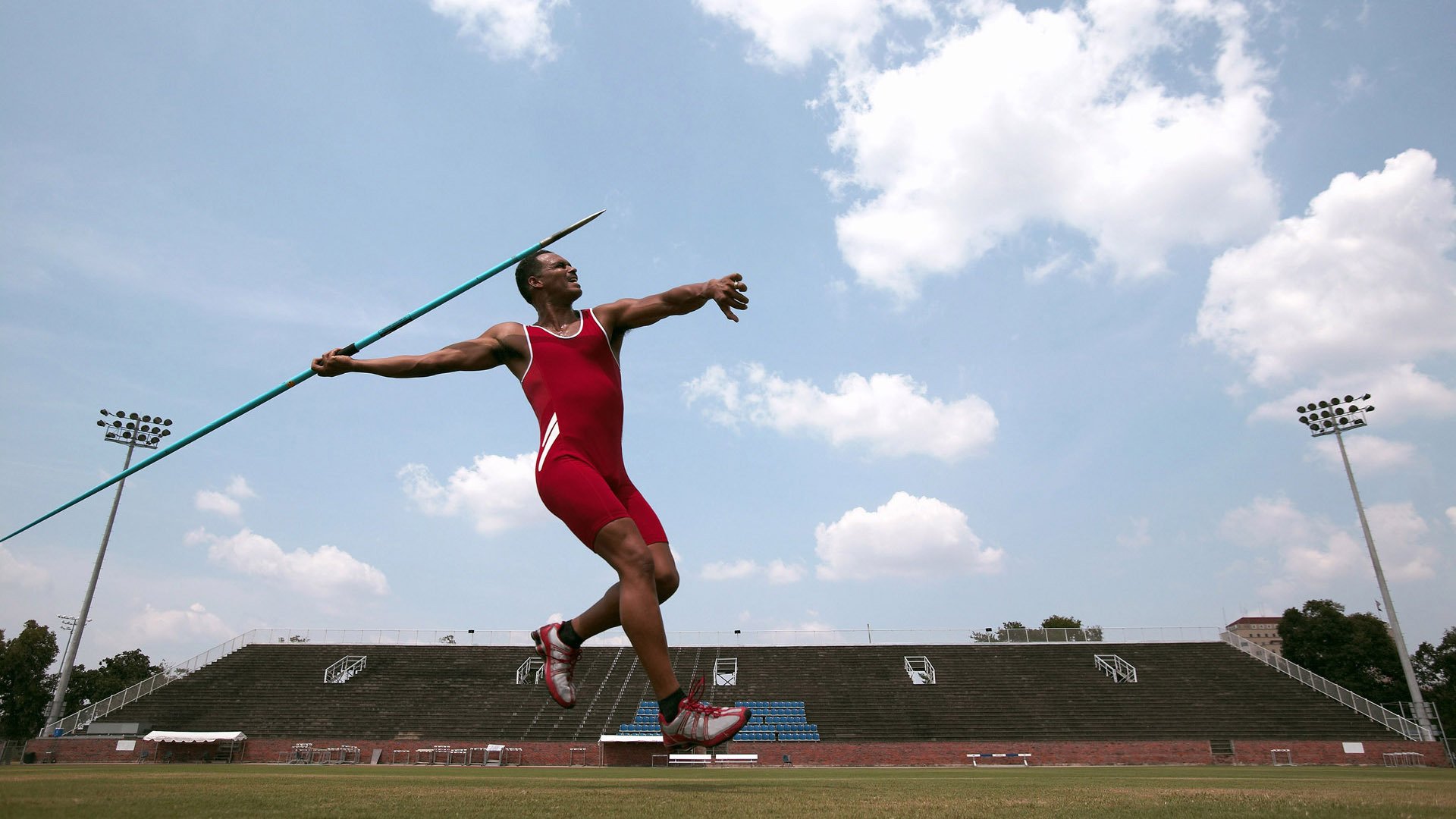 剧场内外的对决：场上场下的激烈斗争，剧场的剧