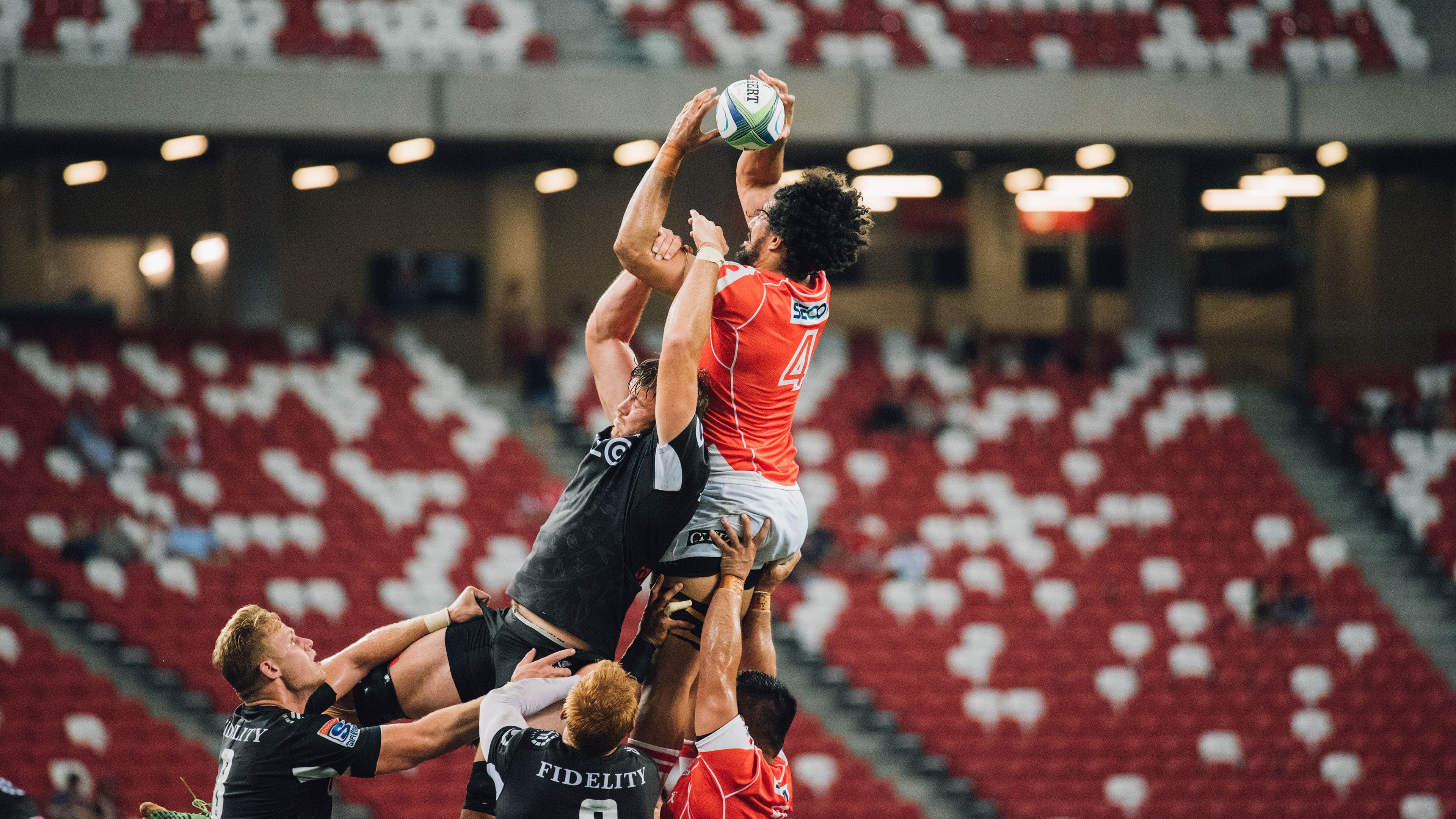 季后赛悬念升温，几支球队实力不相上下，季后赛球员