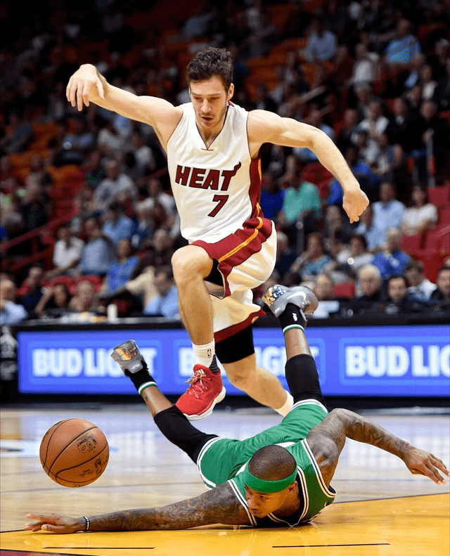 关于泳池争霸!新秀挑战老将的信息 关于泳池争霸!新秀挑战老将的信息