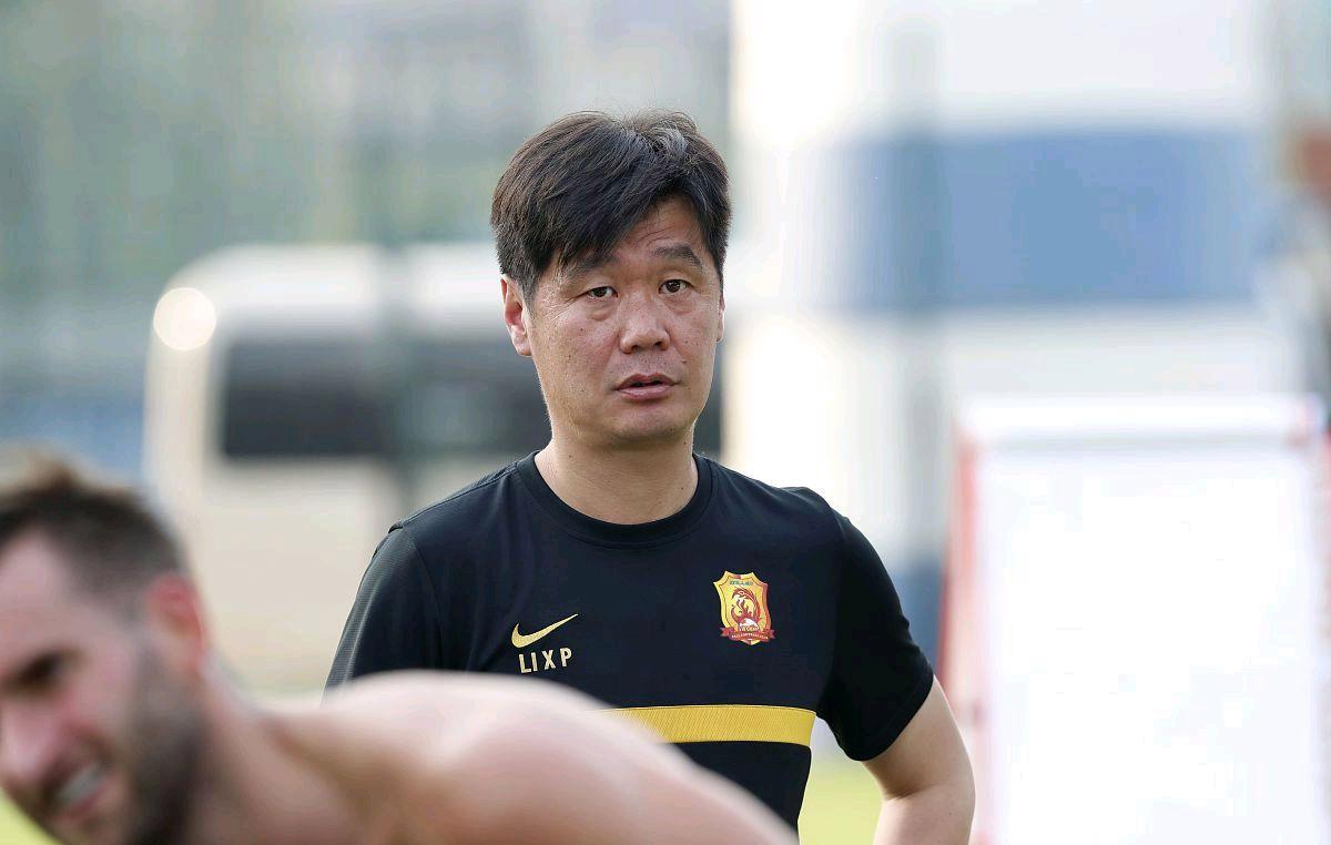 关于李霄鹏能否带领国足走出低谷?的信息 关于李霄鹏能否带领国足走出低谷?的信息