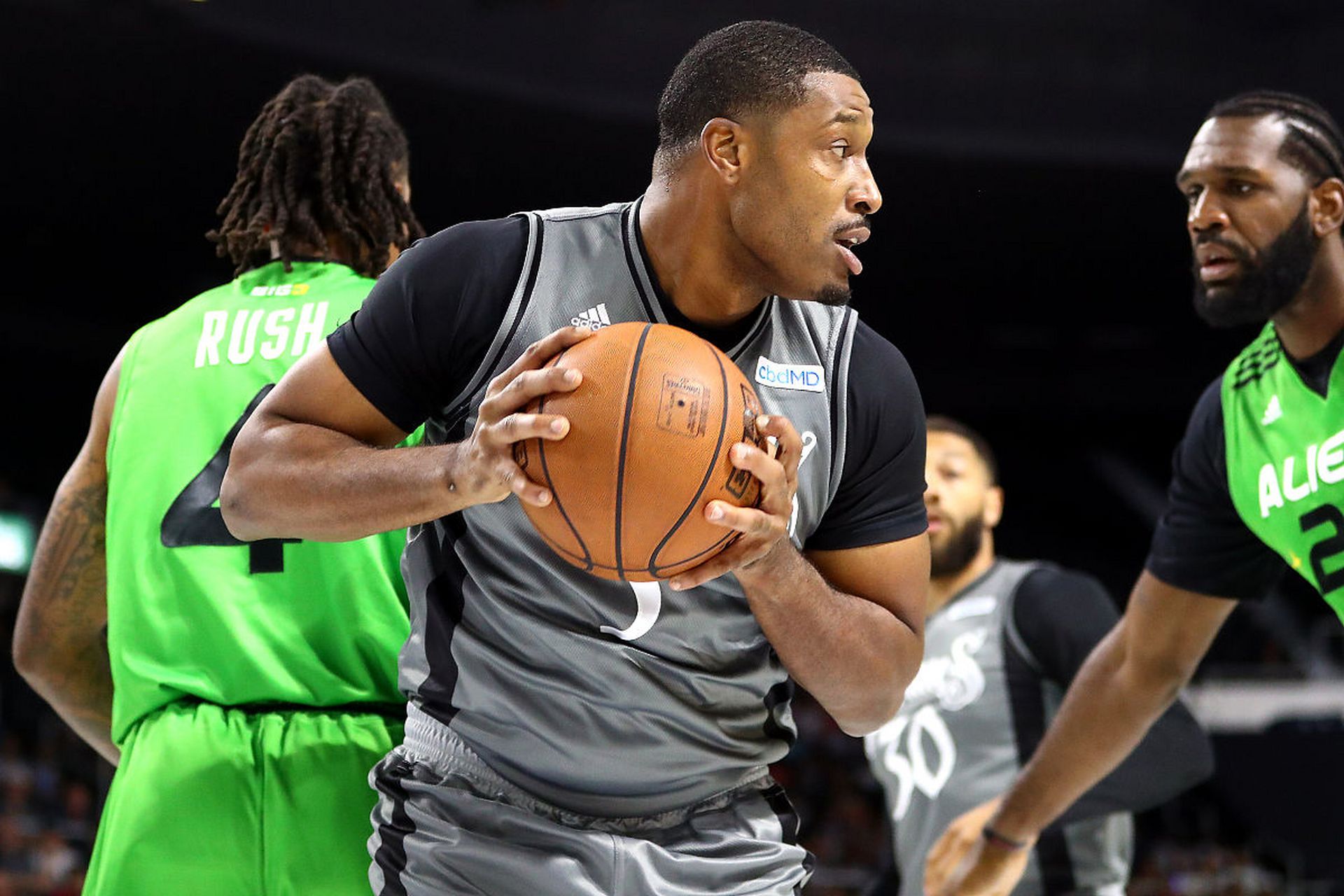 扬尼斯·阿德托昆博能否获得MVP？的简单介绍