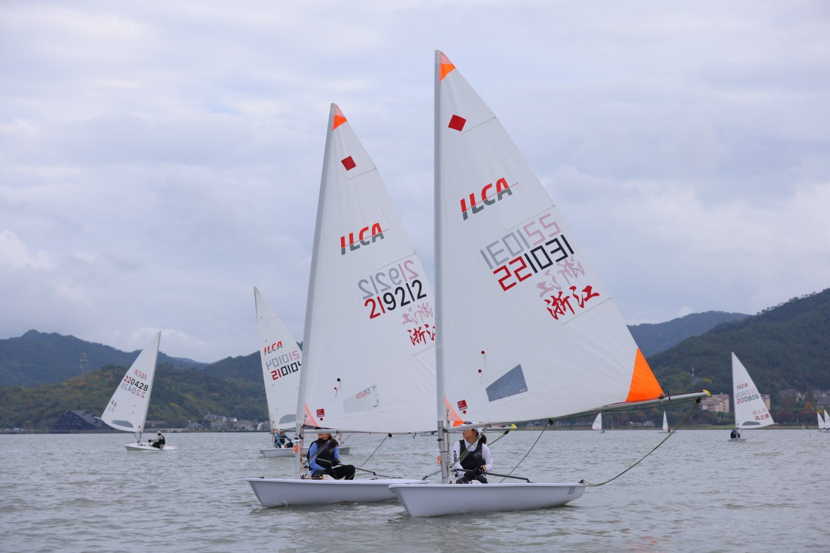 帆船比赛!风与水的和谐 帆船比赛!风与水的和谐