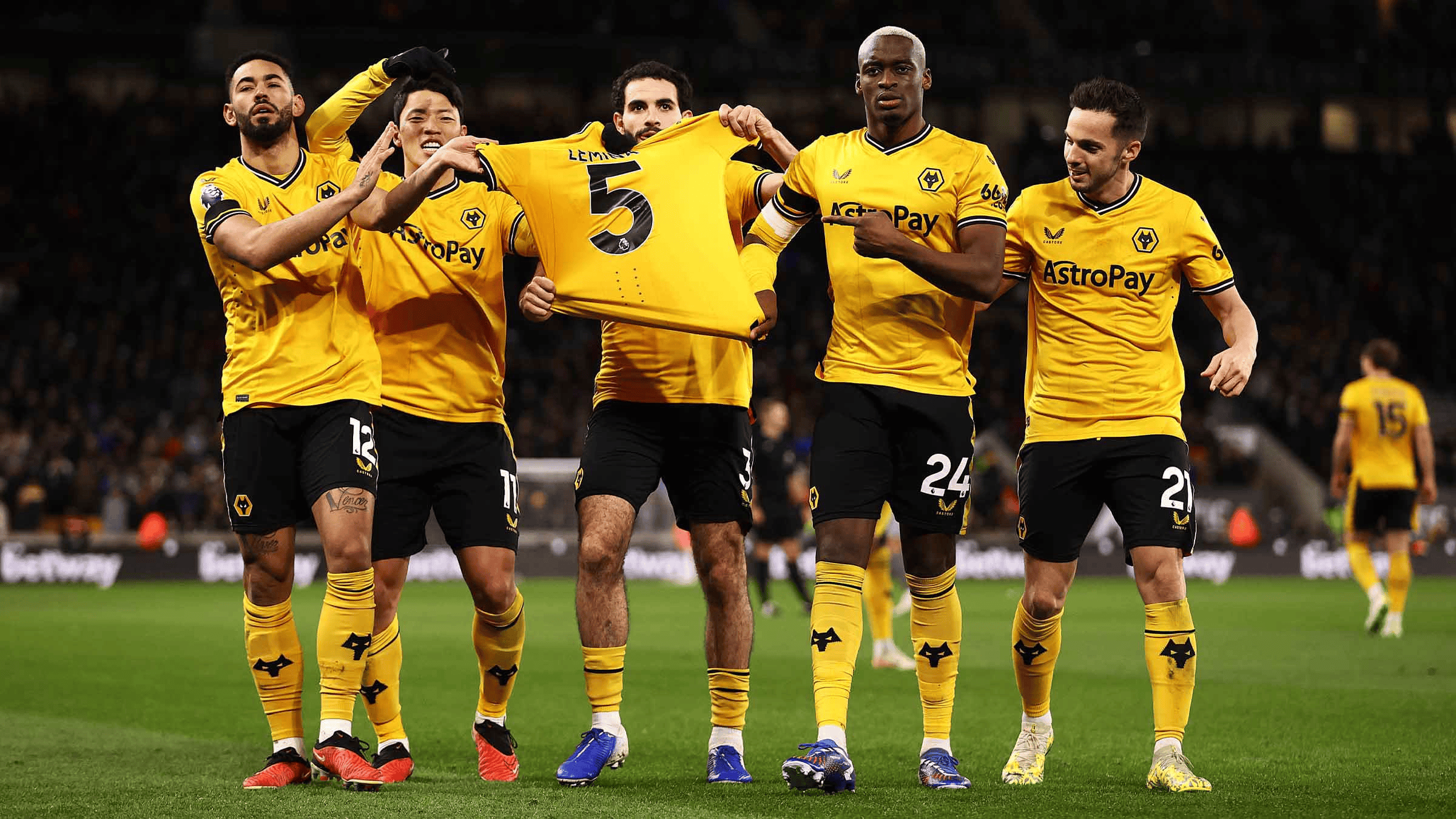 英超联赛充满激情!扣人心弦 英超联赛充满激情!扣人心弦