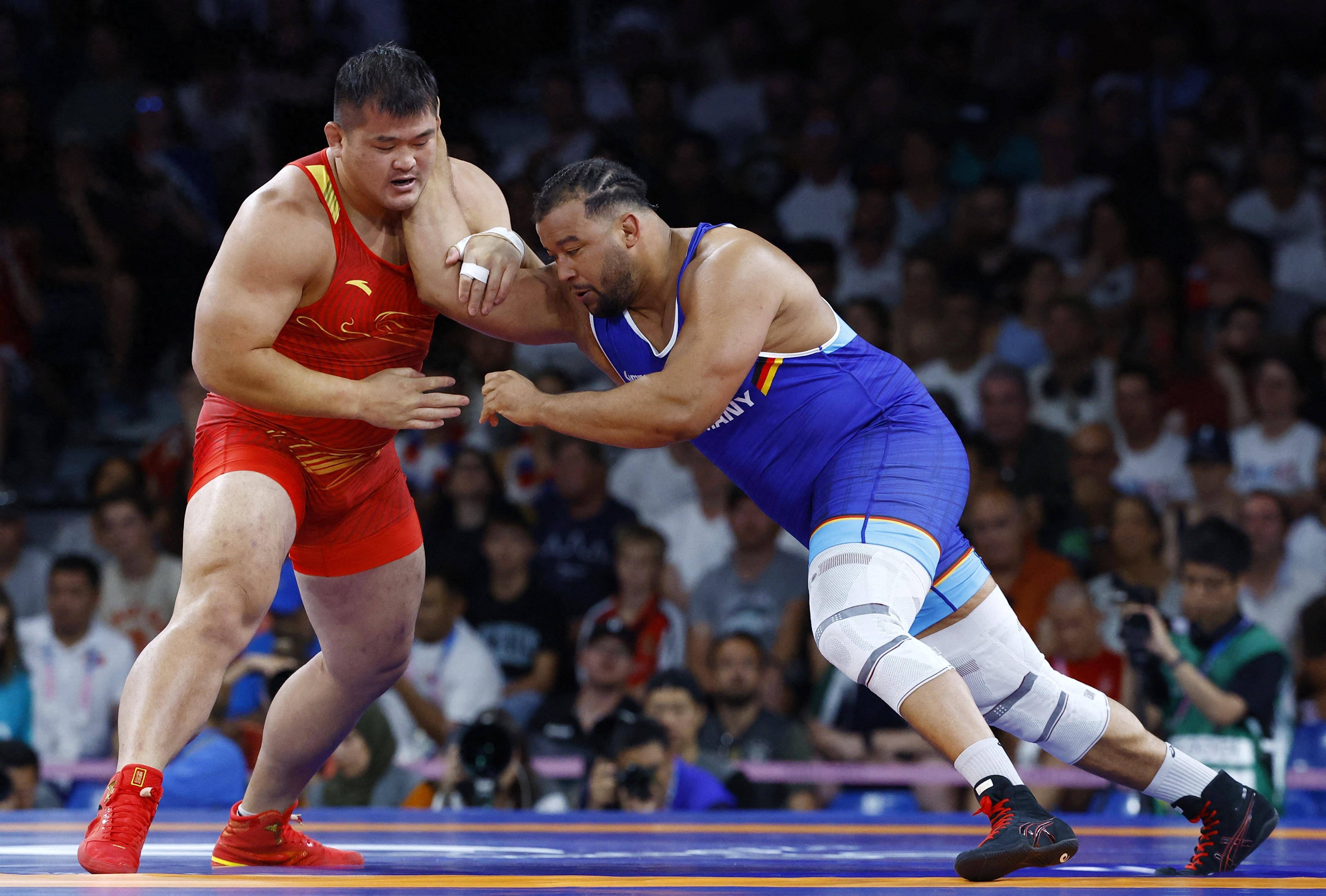 摔跤比赛！力量与技巧的较量