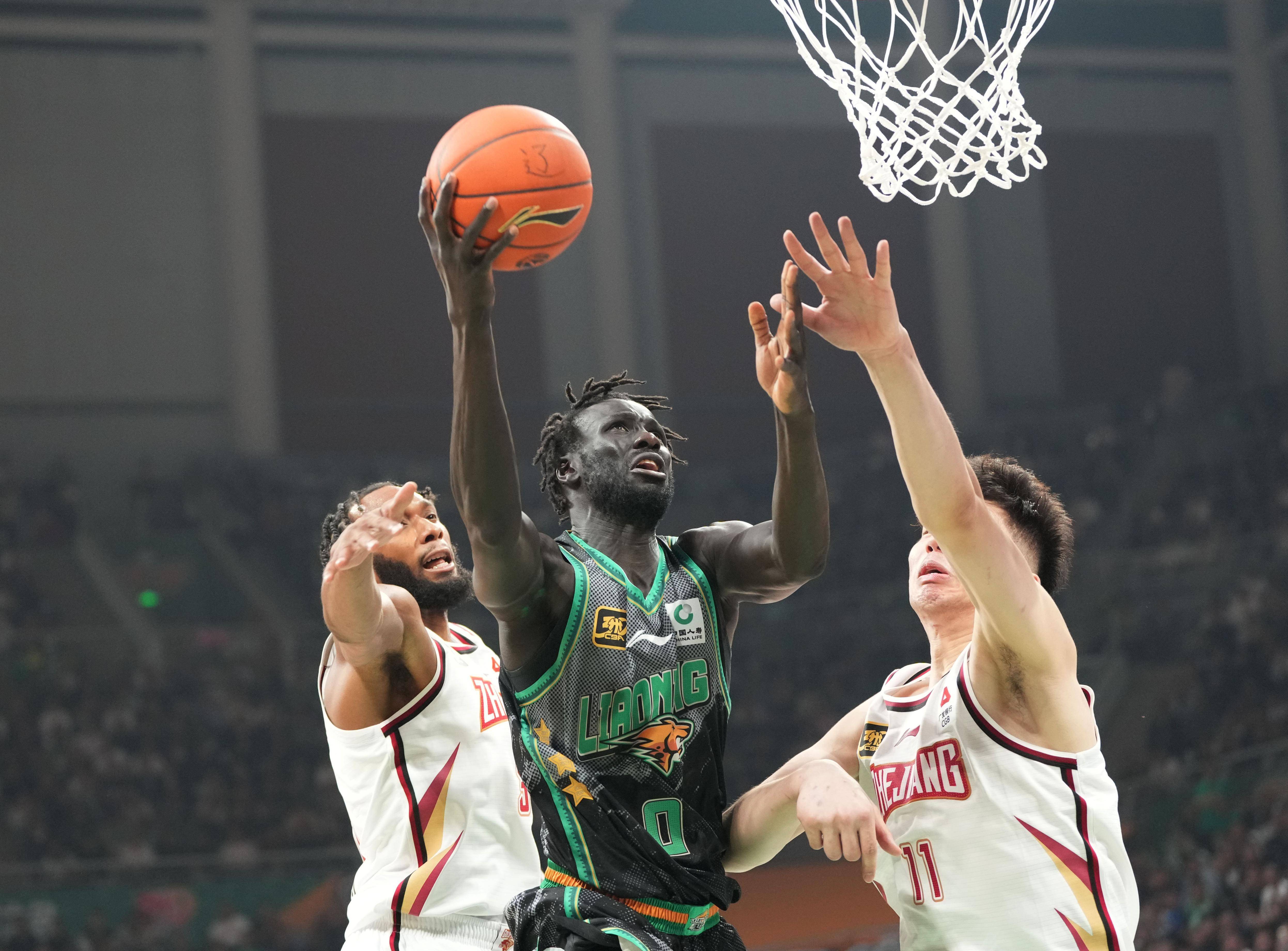 CBA外援表现抢眼！带动球队进步